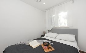 L&R Luxury Apartment- Free Parking